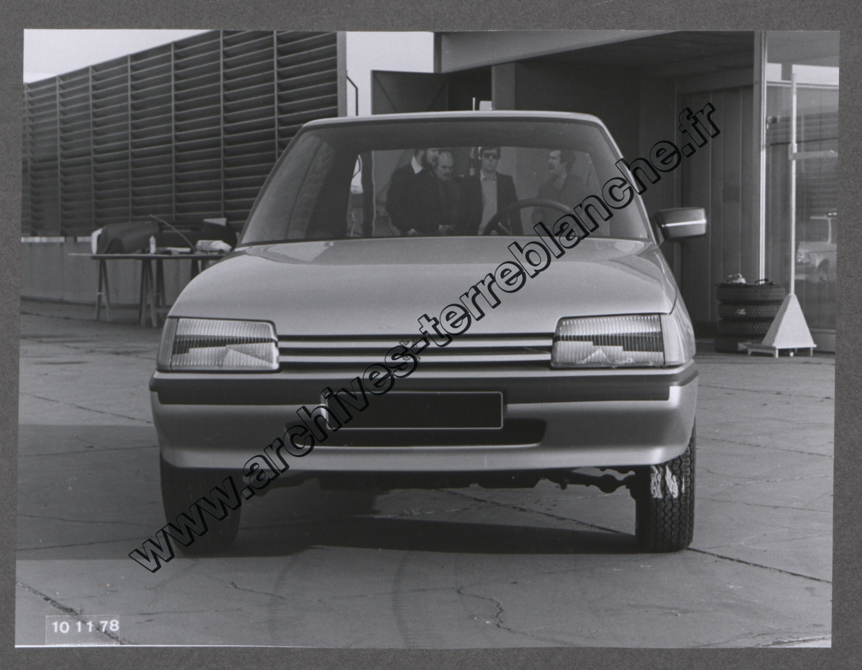 Maquettes et véhicules.