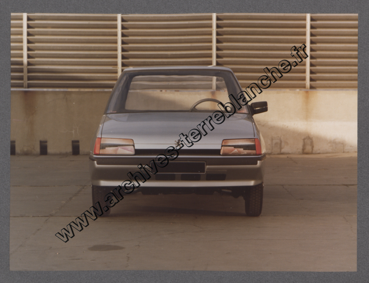 Maquettes et véhicules.