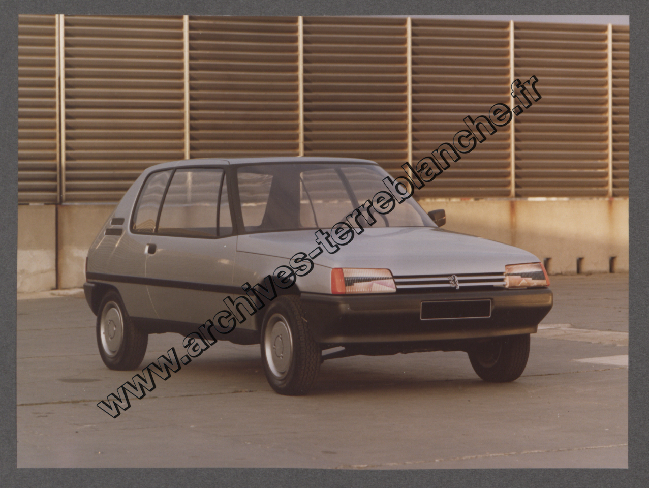 Maquettes et véhicules.