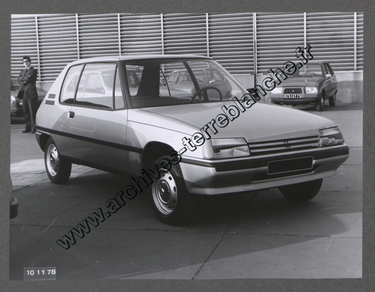 Maquettes et véhicules.