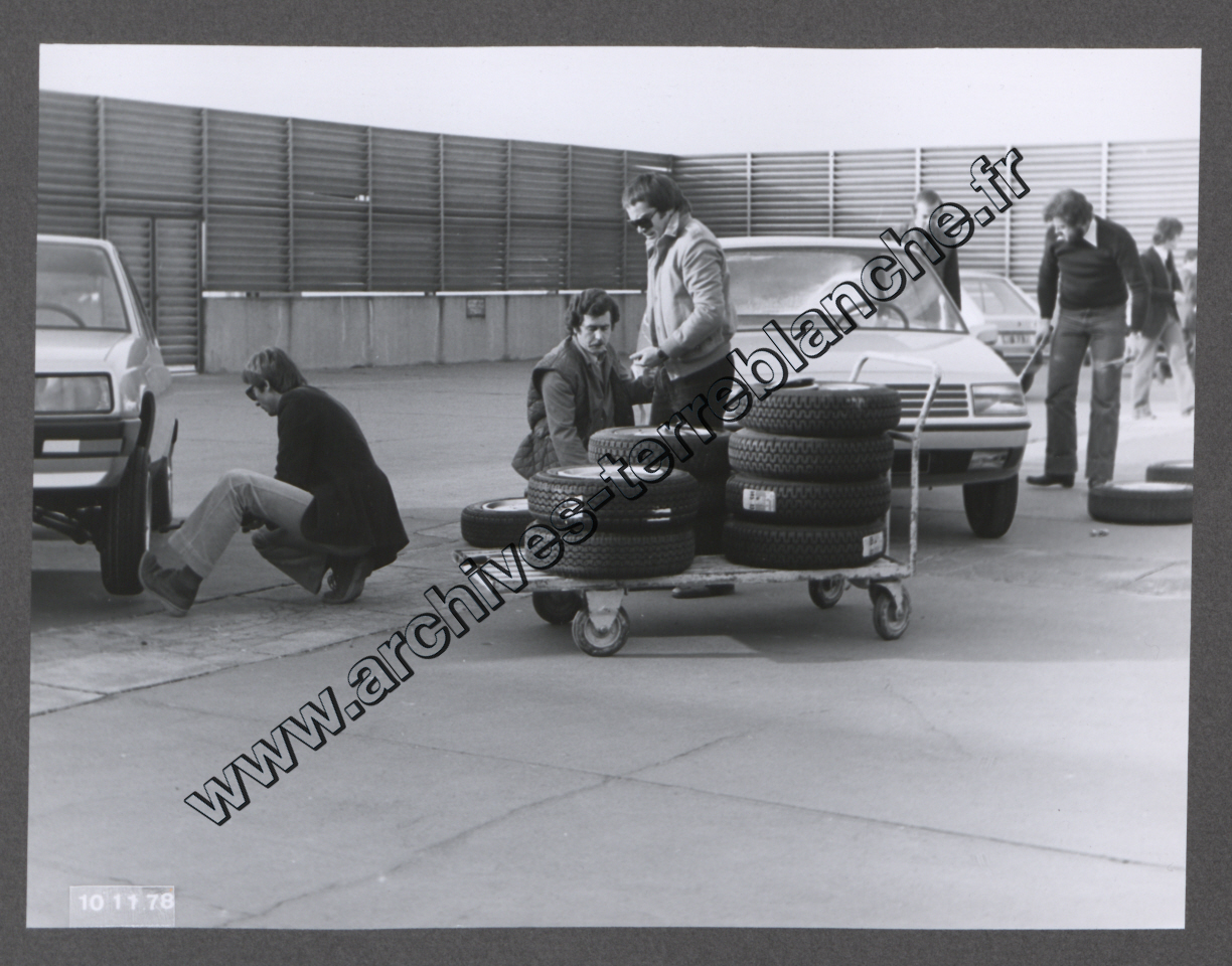 Maquettes et véhicules.