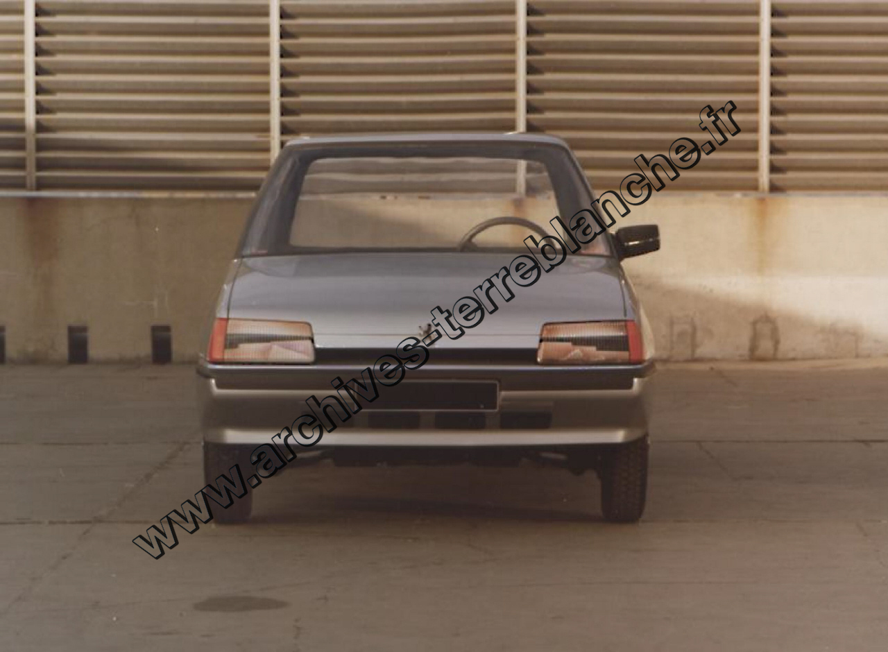 Maquettes et véhicules.